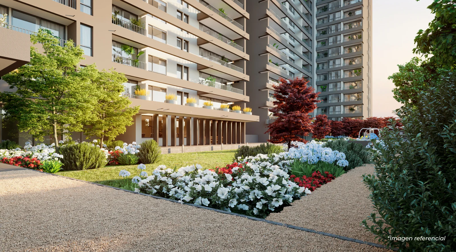 Áreas verdes y jardines interiores frente a la fachada del edificio Franklin 358.