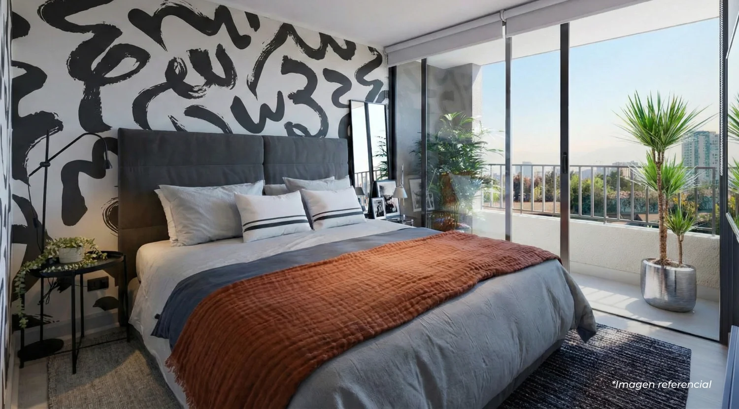 Dormitorio principal con terraza privada y ventanales de piso a cielo.