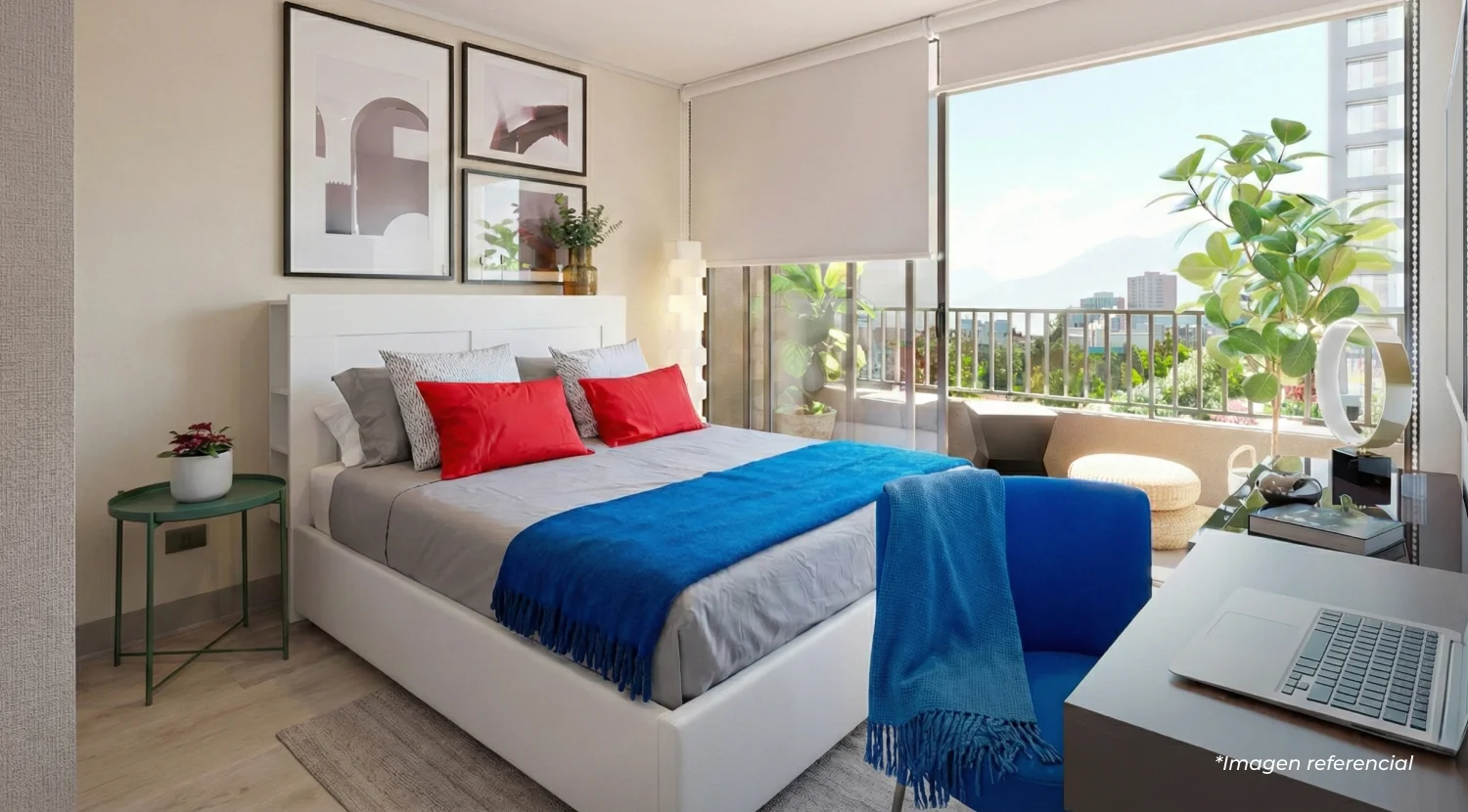 Dormitorio luminoso con espacio para escritorio y home office.