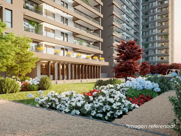 Áreas verdes y jardines interiores frente a la fachada del edificio Franklin 358.