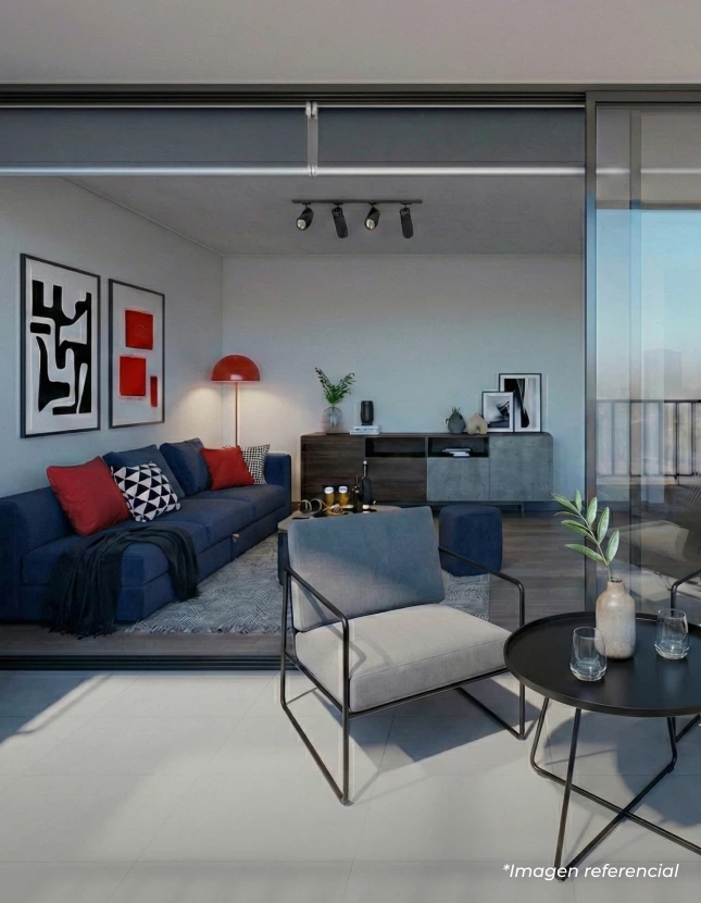 Vista desde la terraza hacia el interior, visualizando el amplio living del departamento Franklin 358.