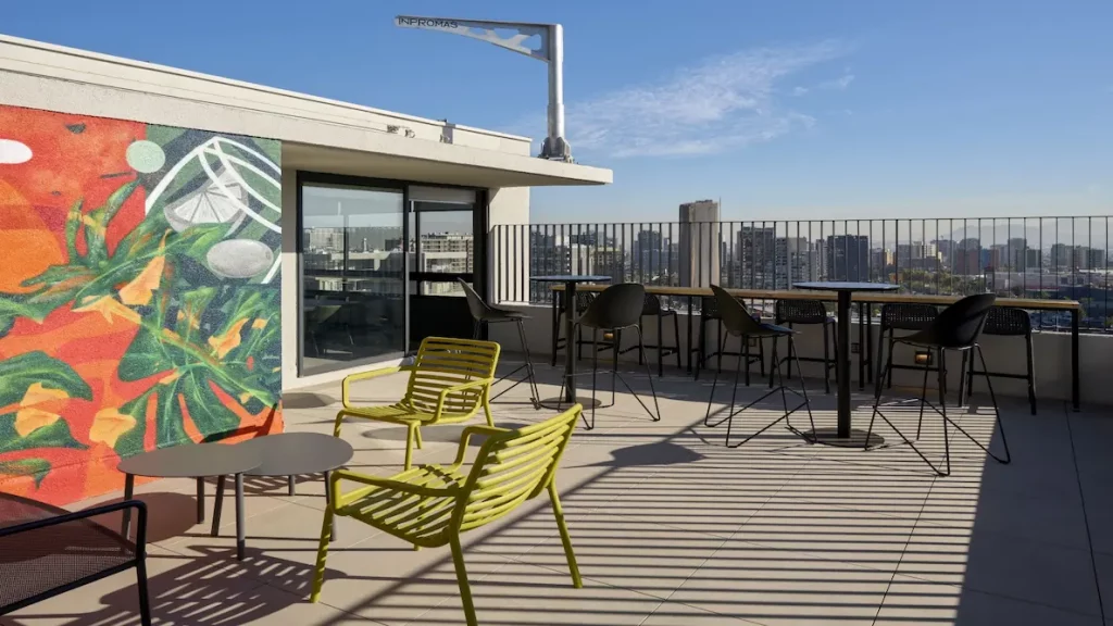 Disfruta de los espacios comunes de un departamento 1 dormitorio La Florida.